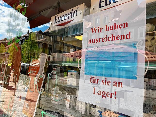 Die Schwarzwald-Apotheke hat eigenen Angaben zufolge ausreichend Mundschutz.