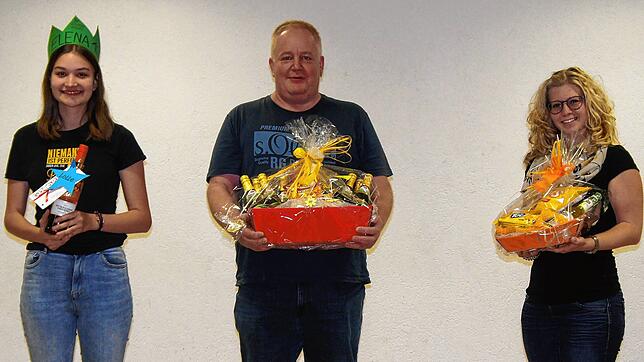 Bei der Jahreshauptversammlung der Erbsranze Schränzer Hänner wurden Elena Lauber für 100 Prozent Probenbesuch, Markus Gerteis für 15 ...