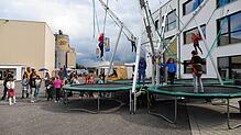 Das Bungee-Trampolin war nur eine der vielen Attraktionen und Mitmach-Aktionen. Bilder: Robert Reschke
