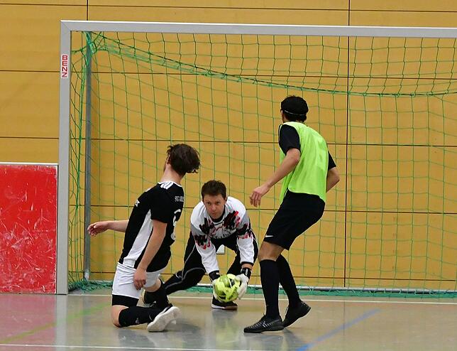 Bild 5: SV 08 Laufenburg stürmt gegen Spvgg. Andelsbach furios ins Endspiel