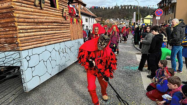 Bild : Narren feiern ausgelassen &ndash; Bilder vom Umzug (Teil 2)