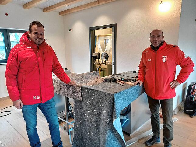 Schon deutlich erkennbar ist der neue Thekenbereich, dem sich rechts die Küche im neuen Vereinsheim des SSC Donaueschingen anschließt.