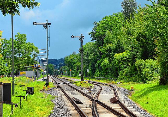 Eine Fußgängerunterführung würde das Queren der Gleise beim Bahnsteigwechsel unnötig machen.