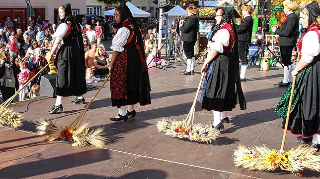 Eine Tradition bei der Bräunlinger Kilbig: Trachtenträgerinnen des Heimat- und Trachtenbundes zeigen 2022 den Erntetanz. Vier Tage wird ...