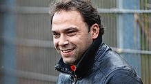 Önder Demirekin, Trainer des Türkischen SV Konstanz, freut sich über den 3:0-Heimsieg gegen den SV Mühlhausen.