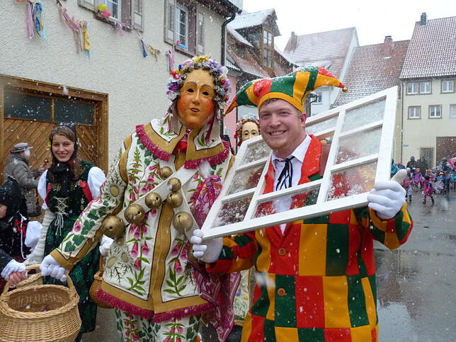 Ob in Zukunft der Hüfinger Hansel so ausgelassen mit dem Babtistle die Fasnet feiern wird, ist nicht mehr sicher. Bürokratische ...