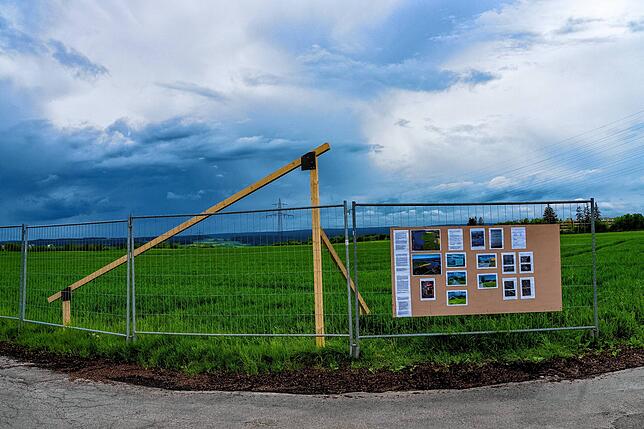 Mit Informationsschriften wehrt sich die IG Bertholdshöfe gegen die Freiflächen-Photovoltaikanlage.
