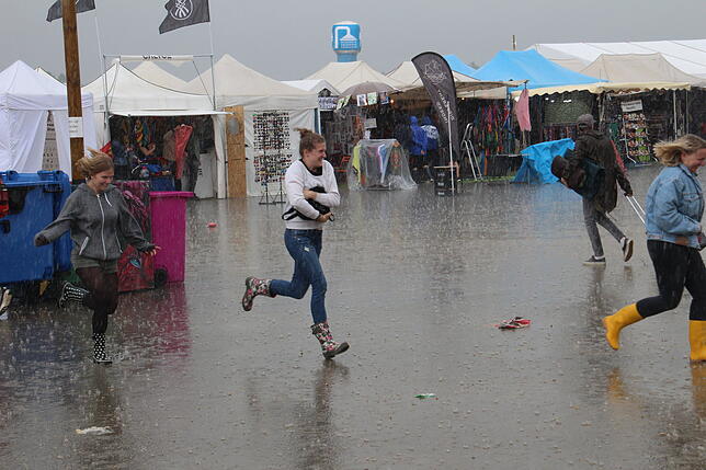 Bild 9: Von Stau bis Platzregen: Der erste Tag auf dem Southside-Festival in Bildern und Videos