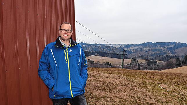 Andreas Schäfer, der Vorsitzende der Skiliftgesellschaft, steht am 28. Februar 2023 am Skilift in Brenden. Diesen Winter gab es keinen ...