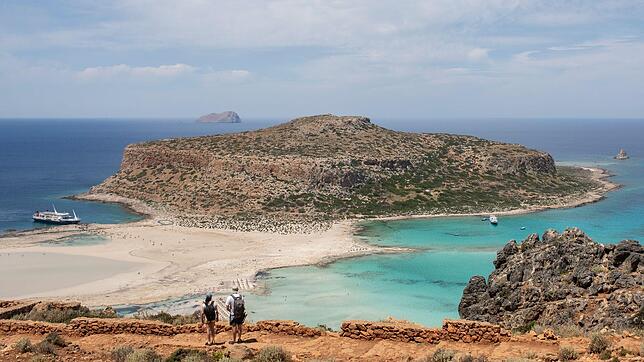 Touristen im nordöstlichen Teil der Insel Kreta.