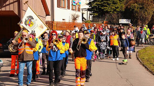 Fröhlicher Umzug durch Überlingen-Deisendorf am Schmotzigen Donnerstag