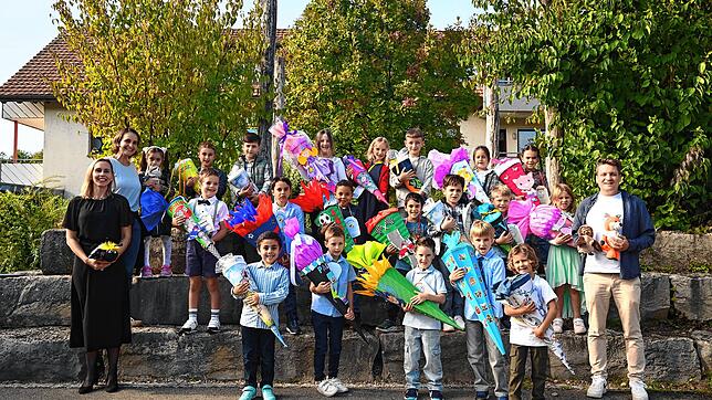 In die Familienklassen in Wutöschingen gehen 23 Kinder, Klassenlehrer sind Fr. Mareen Barthel, Fr. Myriam Meier und Hr. Dominik Scherer ...