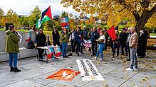 Vor der Abstimmung kommt es zu einer Kundgebung: Die Stadt dürfe sich nicht aus der „Seebrücke“ zurückziehen, wird vor der Schwenninger ...