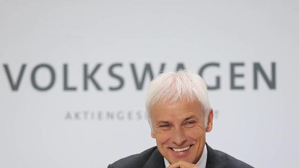 Matthias Müller, Vorsitzender des Vorstands dr Volkswagen AG, lächelt auf der Jahrespresse – und Investorenkonferenz 2016.