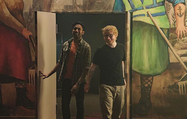 Warum aus „Hey Jude“ nicht „Hey Dude“ machen? Die Frage stellt Ed Sheeran (rechts), der sich in ...