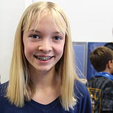 &bdquo;Es hat mir wirklich weitergeholfen. Ich könnte mir jetzt gut vorstellen, Fachinformatikerin zu werden&ldquo;, sagt die 13-jährige ...