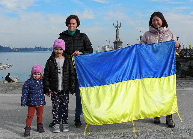 Die Heimat Ukraine im Herzen, das Leben und die Zukunft bereits auf Konstanz ausgerichtet: links Yevheniia Vdovyna und ihre zwei ...