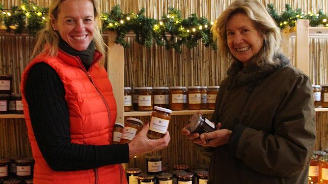 Selbstgemachte Marmelade und mehr: Kerstin Tritschler und Fürstin Massimiliana zu Fürstenberg räumen schon die Regele für die ...