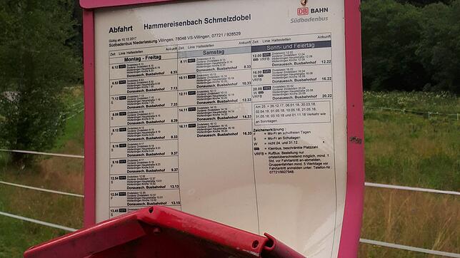 Das Mütchen gekühlt hat jemand am Busfahrplan am Rastplatz Schmelzdobel im Bregtal.