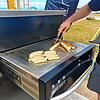 Der BBQ-Butler steht wieder auf Klein Venedig. Wer möchte, kann die öffentliche Grillstation anmieten und darauf mitgebrachtes Grillgut ...