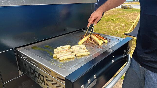 Der BBQ-Butler steht wieder auf Klein Venedig. Wer möchte, kann die öffentliche Grillstation anmieten und darauf mitgebrachtes Grillgut ...