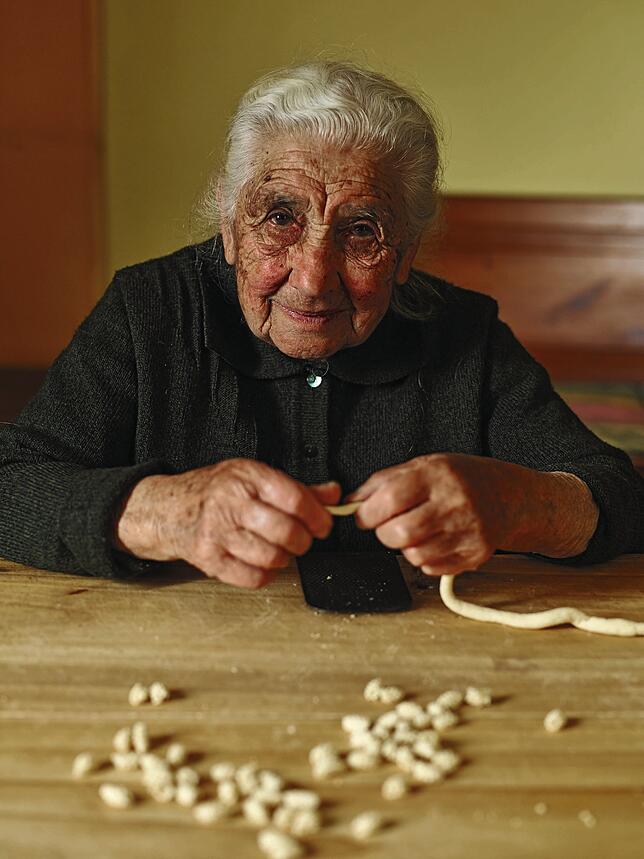 Nudeln machen geht immer noch: Giuseppa Porcu aus Sardinien, 97.