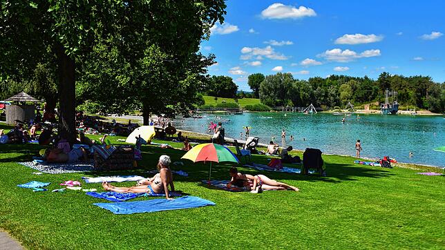 Ein Bild aus der zurückliegenden Woche. Am Wochenende war es am Schlosssee deutlich voll. Pächter Enno Haß entschied am Sonntag sogar, ...
