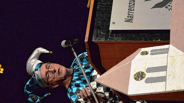 Der Till, Bernd Honsel, sagt beim Zunftabend, was er will. Bild: Günther Vasel