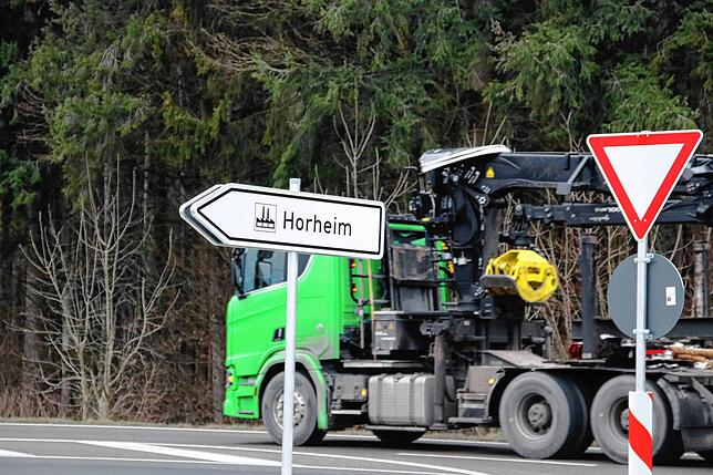 Hier geht‘s von der B314 zwischen Horheim und Lauchringen direkt ins Gewerbegebiet.