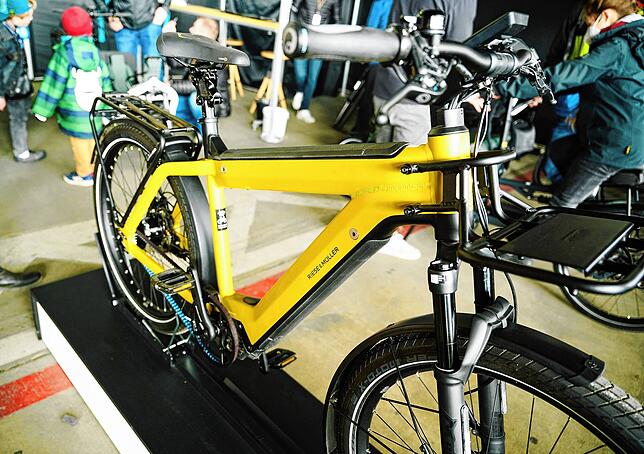 Das E-Bike „Supercharger“ der Firma Riese und Müller hat zwei Akkus und somit 1200 Watt. Damit ist die Leistung rund doppelt ...