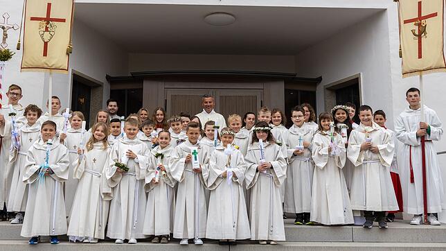 Krauchenwies Unter dem Motto „Ihr seid das Licht und Salz der Erde“ empfingen insgesamt 34 Kinder in der Pfarrkirche St. Laurentius von ...
