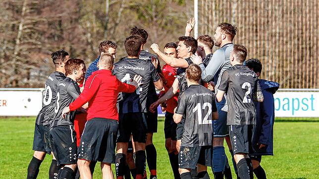Jubel beim Spitzenreiter nach dem 1:0-Erfolg gegen den FC Bräunlingen.