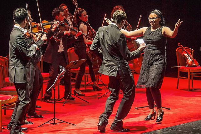Singen, Stadthalle, Do, 7.3., 20 Uhr: Die Musik-Comedy-Show mit dem Kammerorchester aus dem katalanischen Empordà bietet eine Menge ...