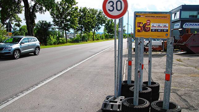 Direkt nach dem Kreisverkehr bei Allmendshofen in Richtung Hochstraße nach Hüfingen gilt für Autofahrer Tempo 30. Die Regelung gilt in ...
