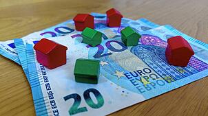Für manch einen Hausbesitzer haben sich die Grundsteuern zum Jahresbeginn erhöht. Trotzdem nimmt die Stadt weniger ein als geplant.