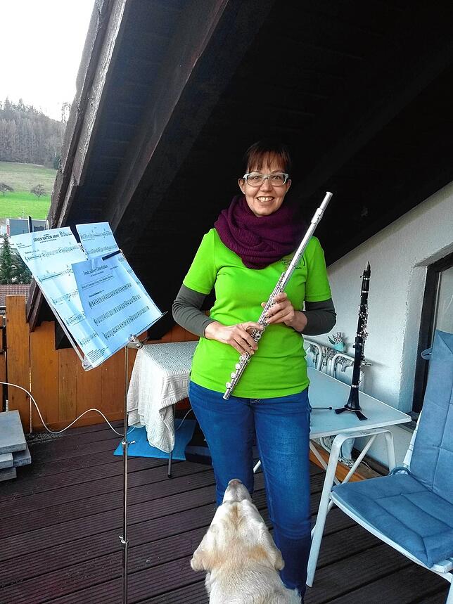 Mit Übung: Eigentlich wollte die Vorsitzende Jugend des Musikvereins Horheim Yvonne Würth nur ihre Jungmusiker zum Üben motivieren und ...