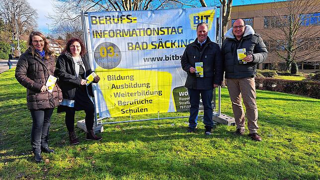 Ab sofort kann man sich online über den Berufsinformationstag und alle teilnehmenden Firmen informieren. Auf dem Bild (von links): Die ...