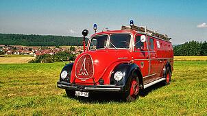 Beim Schlachtfest der Pfullendorfer Feuerwehr werden historische Fahrzeuge gezeigt.