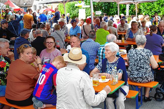 Auf das 40. Öhninger Dorffest kommen weit mehr als 1000 Besucher.