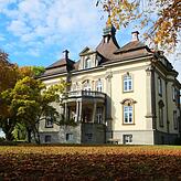 Schloss Rauenstein im Herbst. Thomas Spägele präsentiert im Gemeinderat ein Konzept zur Hochschulnutzung.