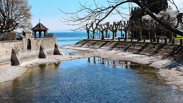 Bild : Faszinierende Ufer-Bilder: Bodensee-Wasser auf Rekordtief – an diesen Orten tauchen nun Inseln auf
