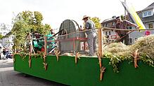 Er hielt: Der Feuerwehrschlauch als Antriebsriemen der Dreschmaschine hatte sich bestens bewährt.