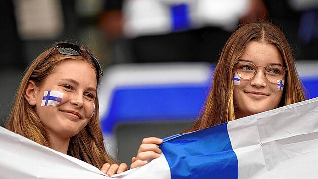 Finnland ist wieder das glücklichste Land der Welt. Deutschland rutscht dagegen im Weltglücksbericht ab.