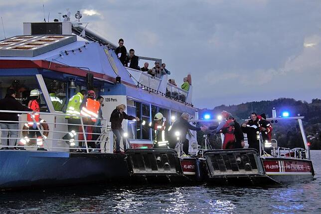 Das städtische Rheinschiff „Waldshut-Tiengen“ stand am Wochenende im Mittelpunkt einer aufwändigen Wasserrettungsübung der Feuerwehr ...