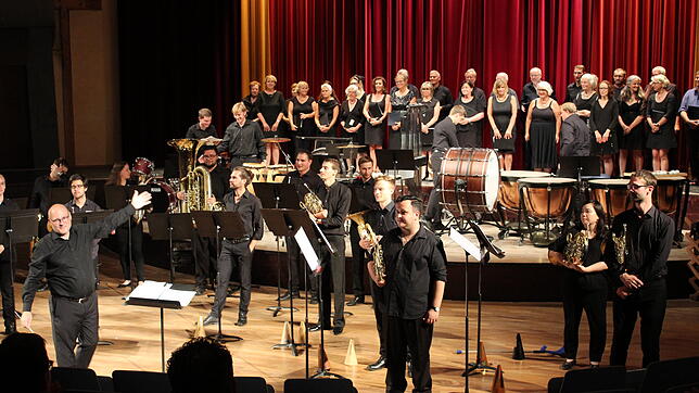 Das Ensemble Lake Brass unter der Leitung von Norbert Stertz stellte seine neue CD &bdquo;Across The Lake&ldquo; vor.