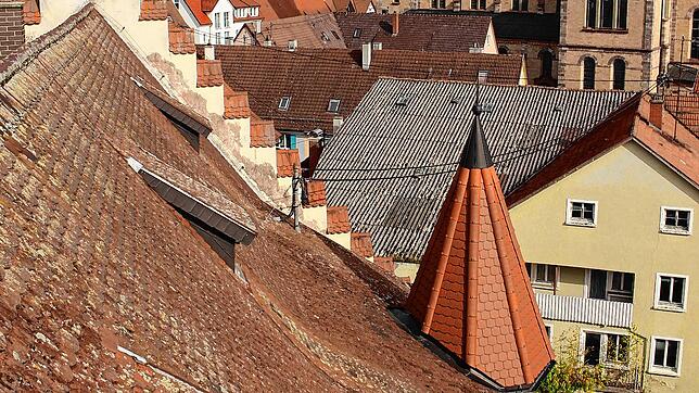 Blick über die Dächer der Bräunlinger Altstadt im Oktober 2019. Auch hier ist es ab Oktober möglich, Solaranlagen anzubringen. Der Rat ...