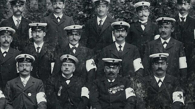 Die Sanitätskolonne im Jahr 1902. Vorne, Zweiter von links, Medizinalrat Georg Kerner, dem später die Wehrer Ehrenbürgerschaft verliehen ...