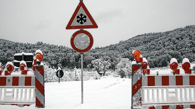 Die Straße am Dettelbach entlang ist seit Ende vergangener Woche gesperrt.