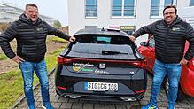 Christian Gaa (links) und Eduard Benkler vom Fahrschulteam Schilf/Benkler legen Wert darauf, dass ihre Fahrlehrer ihre Fahrschüler ...