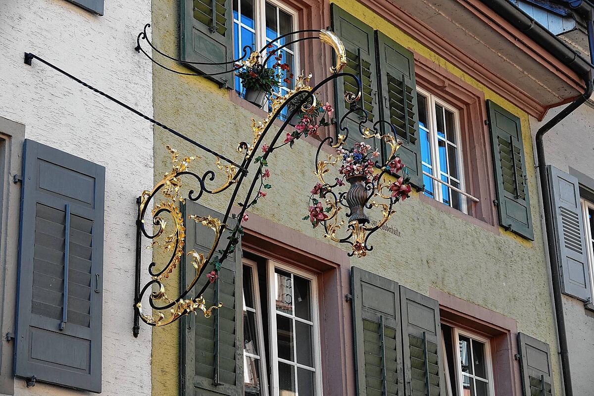 Rheinfelden/CH Das Wirtshausschild des ehemaligen Gasthauses „zum